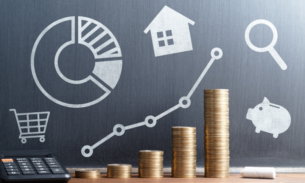 Smart money-saving tips and monthly budgeting strategies for 2026